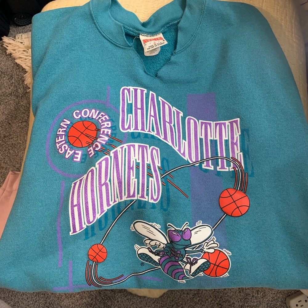Vintage Charlotte Hornets crewneck